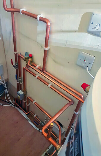 https://plumberbeechboro.com.au/uploads/2025/06/hot-water-301986.jpg