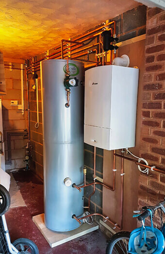 https://plumberbeechboro.com.au/uploads/2025/06/hot-water-684599.jpg